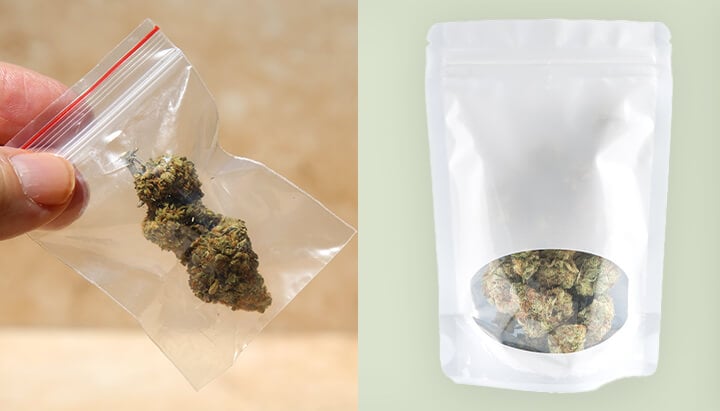 Vergleich der Cannabisverpackungen: eine durchsichtige Plastiktüte und eine moderne Mylar-Tüte. Hebt die Entwicklung der Cannabisverpackung von einfachen Methoden zu fortschrittlichen Konservierungslösungen hervor.